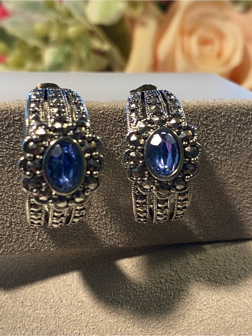 Avon Silver-Tone Blue Oval Floral Clip Earrings